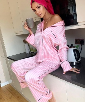 Опыт и чувственность - мои главные черты. Могу удовлетворить любые желания и фантазии. Позитивные отзывы подтверждают мою профессиональность. Фото 100% мои. Я создам атмосферу незабываемого релакса и наслаждения. Воплотим все твои сокровенные мечты в реальность. Жду вас в Москве 😉🔥 12645, 23 года